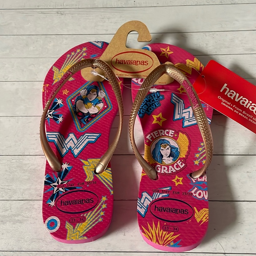 New Havaianas Wonder Woman Hollywood rose sandals.